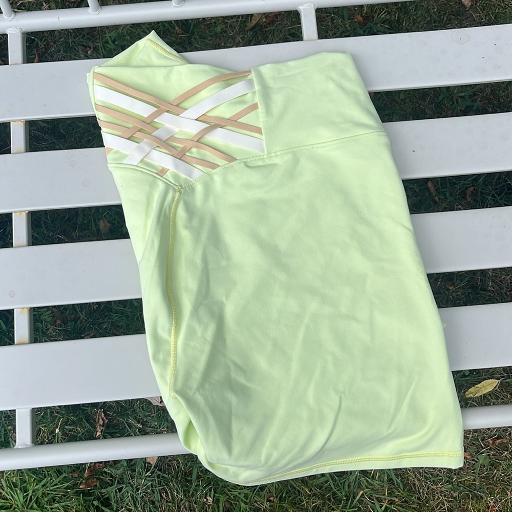 Bundle of 5 Fabletics NWOT Women's Shorts and Leggings size XL & XXL - Picture 4 of 5